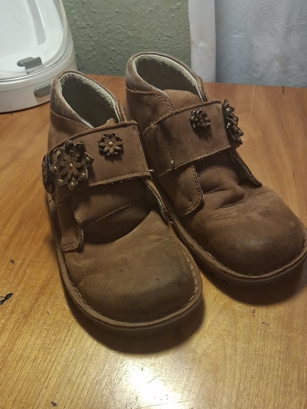 Stride Rite Kids Brown Leather Hook-and-Loop Shoes with Flower Size 12